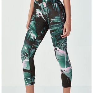 New With Tags Fabletics Gia Tropical Leggings 🌴